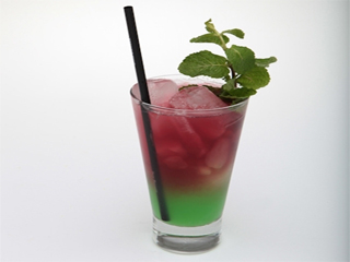 Drink não alcoólico Sensations mistura manga e cranberry